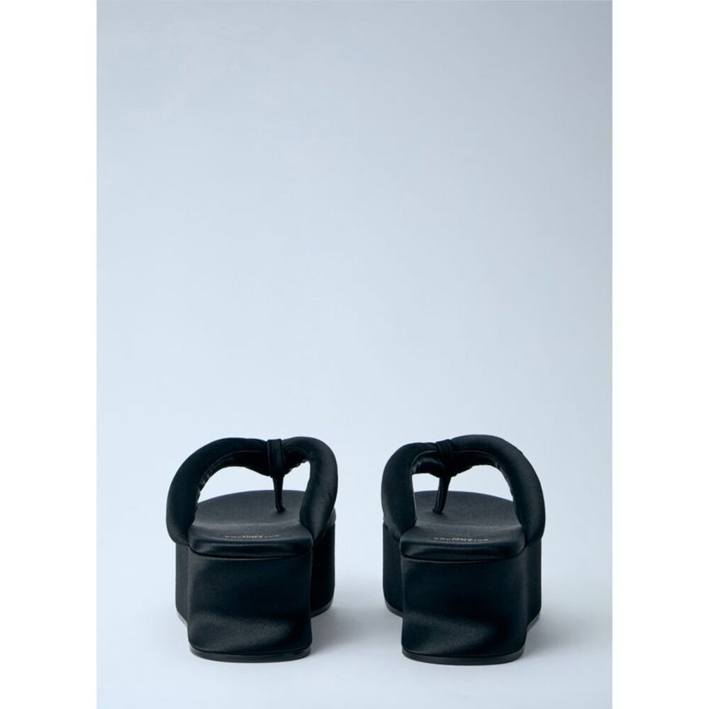 Balenciaga Women Gaeta Thong Sandals - Picture 5 of 6